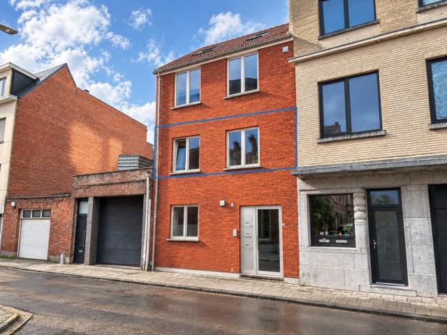 Gezellig 2 slaapkamerappartement in autoluwe straat in Le.