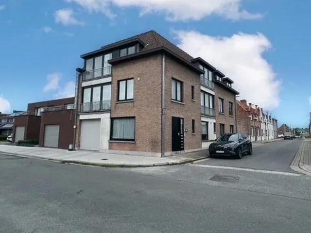 GEZELLIG 2 SLAAPKAMERAPPARTEMENT MET GARAGE VLAKBIJ CENTRUM IEPER