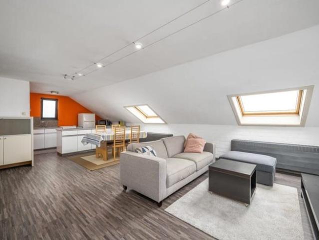 Gezellig appartement met garage centrum Hulste !