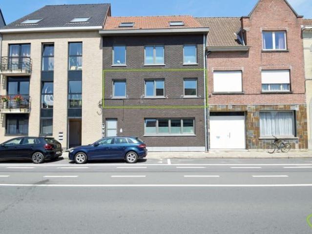Gezellig appartement met garage vlakbij het centrum van E.