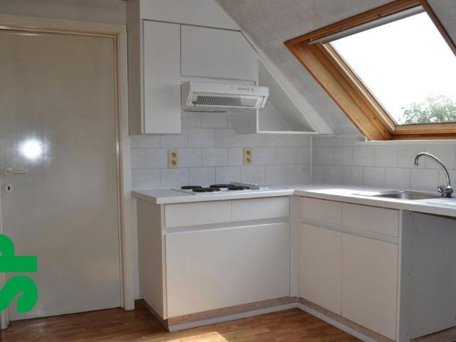 Gezellig dakappartement met één slaapkamer en afgesloten garagebox