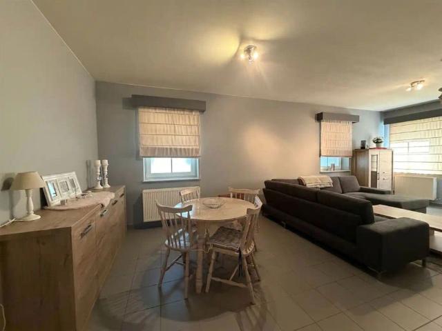 Gezellig, gelijkvloers 1 slaapkamer appartement gelegen vlakbij de Markt, in het centrum van Maaseik