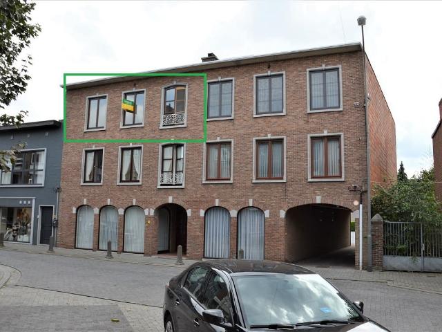 gezellig gerenoveerd appartement met 2 slaapkamers & garagebox in het centrum