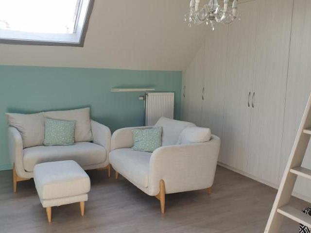Gezellige bemeubelde studio met mezzanine te huur