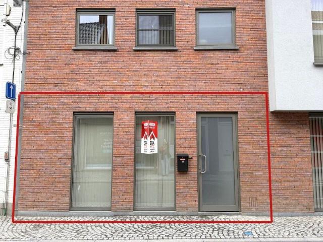 Gezellige gelijkvloerse woning in het centrum van Zwevezele!