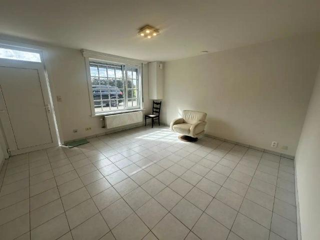 Gezellige gerenoveerde woning met 3 slpk, carport en tuintje, rustige ligging te Torhout