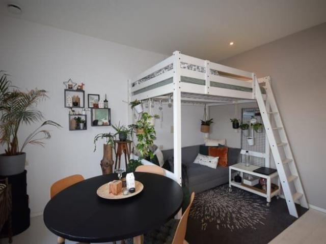 Gezellige studio op de eerste verdieping van een burgerwoni
