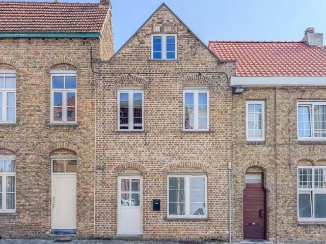 Gezellige rijwoning met 2 slaapkamers, mezzanine en terras