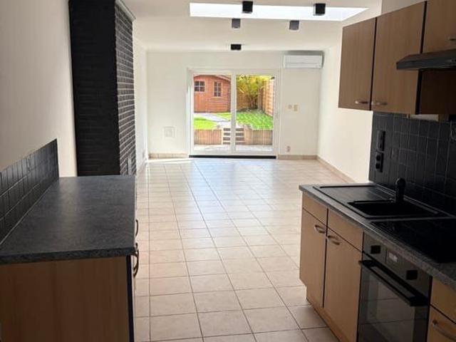 Gezellige woning met tuin in centrum Oostrozebeke