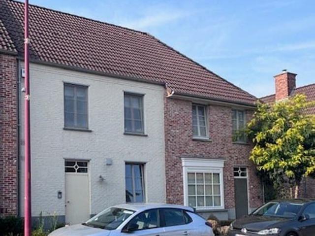 Gezellige woning met garage te huur in hartje Astene
