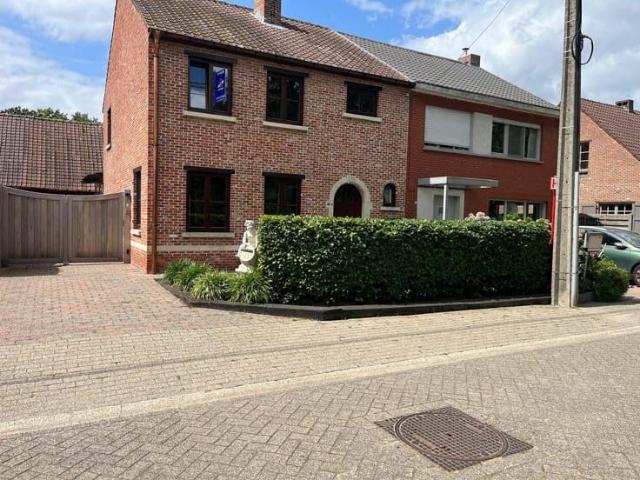 Gezellige woning met koer op fantastische locatie!