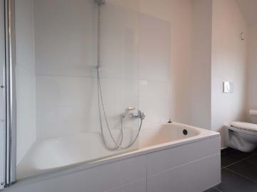 GEZELLIGE VOLLEDIG GERENOVEERDE STADSWONING