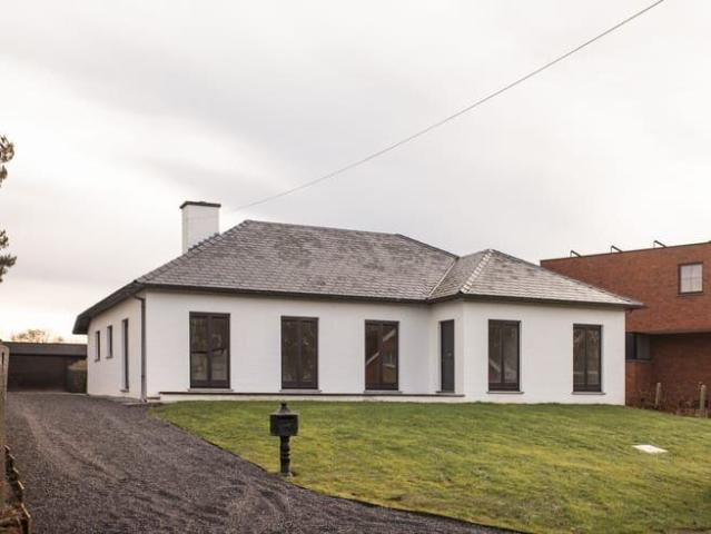 Gezinswoning 3/4 slaapkamers te huur alles gelijkvloers!