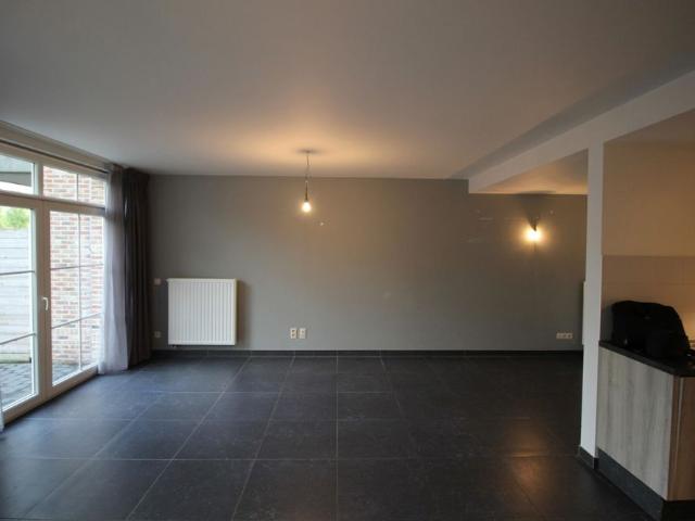 Gezinswoning met 3 slaapkamers, terras en twee ondergrondse autostaanplaatsen