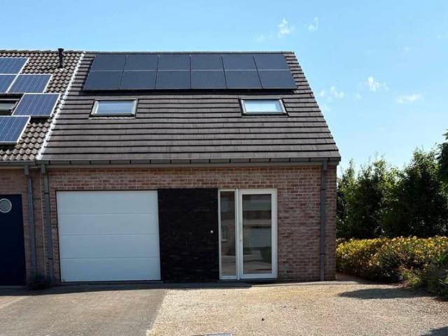 Gezinswoning met 3 slaapkamers, tuin en garage in Moorslede