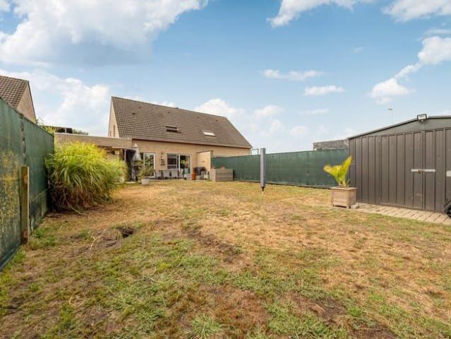 Gezinswoning met 3 slpkmrs en tuin in Stekene