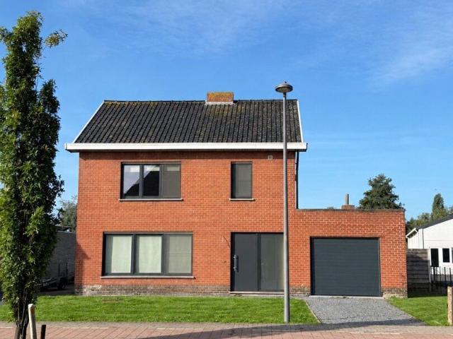 Gezinswoning met 4 slaapkamers en ruime tuin!