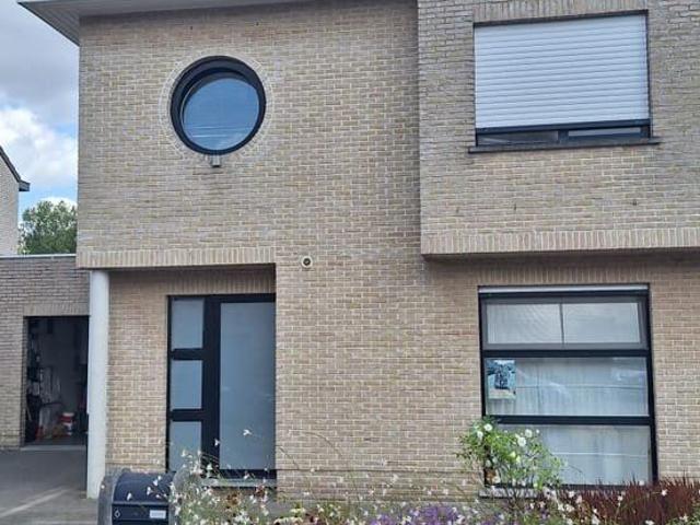Gezinswoning met 4 slaapkamers te Melsele