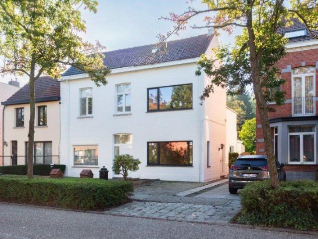 Gezinswoning te huur nabij centrum Brasschaat!