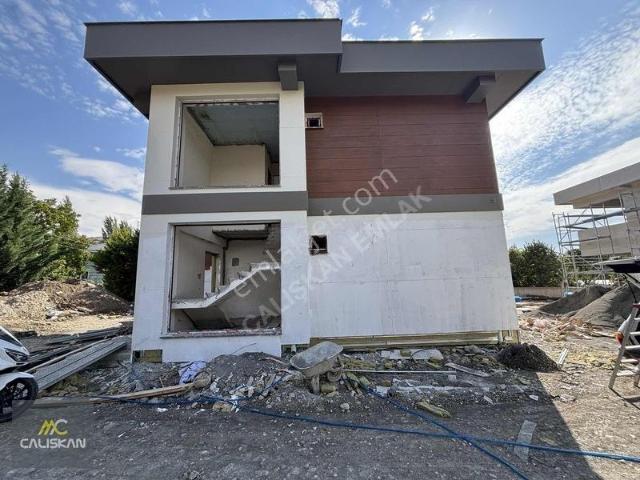 Gezirlik Mahallesi 4+1 Villa