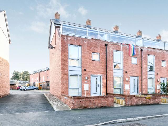 Gheluvelt Villas, Worcester WR1, 2 bed town house to rent, £1,250 pcm | PrimeLocation