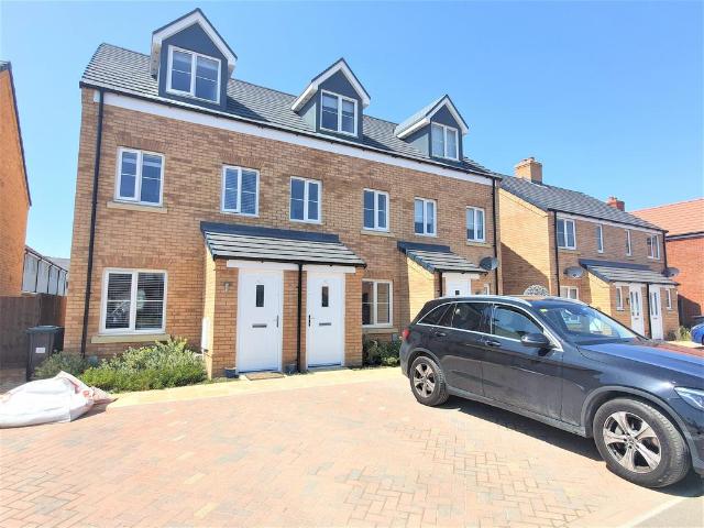 Ghent Field Circle, Thurston, BURY. 3 bed house to rent £1,400 pcm £323 pw