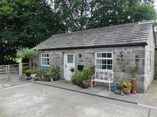 Ghyll Fold, Yeadon LS19 2 bed barn conversion to rent £1,350 pcm £312 pw