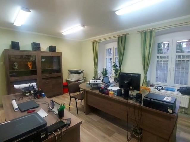 Lokal usługowy 90 m² z nowoczesnymi oknami polecam!