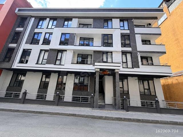 GİRNE CADDESİNE YAKIN SIFIR BİNADA 2+1 K'OTOPARKLI TAPU MA