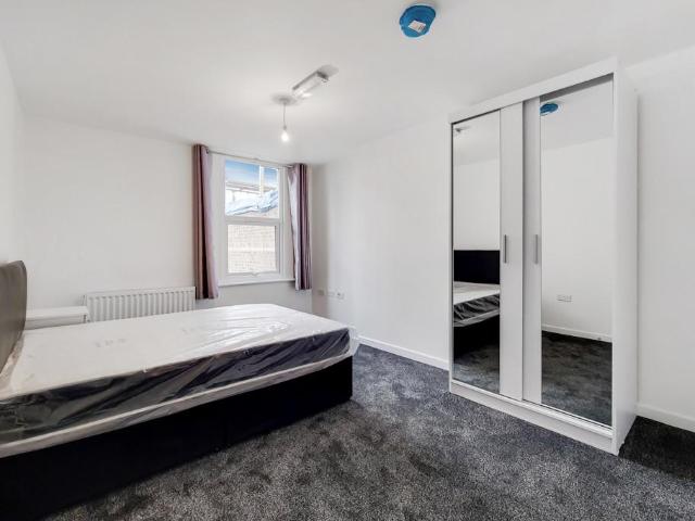 Gibbon Mews, Kingston Upon Thames 1 bed in a house share to rent £1,150 pcm £265 pw