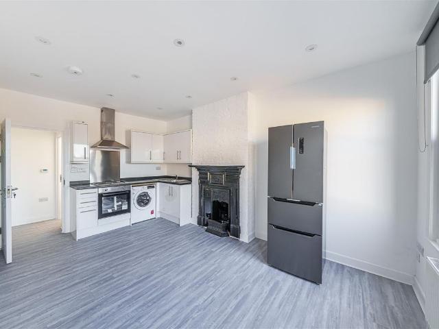 Gibbon Road, Kingston Upon Thames KT2, 2 bed flat to rent, £1,850 pcm | PrimeLocation