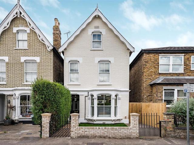 Gibbon Road, Kingston Upon Thames KT2 5 bed detached house to rent £6,000 pcm £1,385 pw