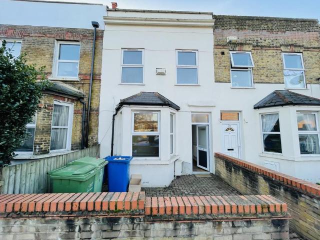 Gibbon Road, London, SE15 5 bed terraced house to rent £4,000 pcm £923 pw