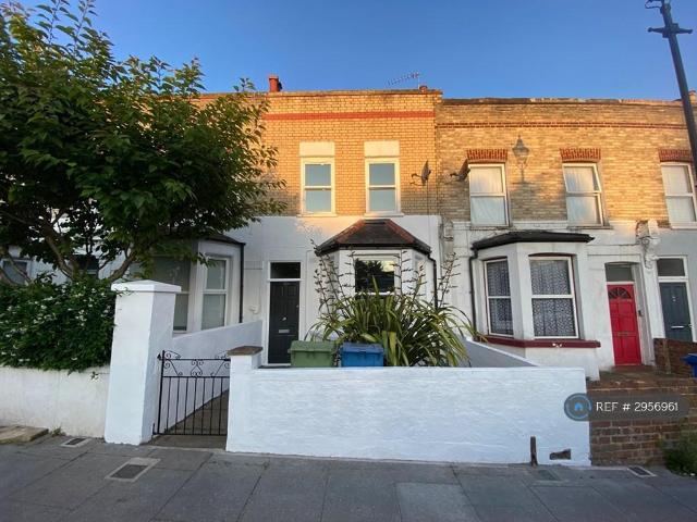 Gibbon Road, London, SE15 2 bed terraced house to rent £2,700 pcm £623 pw