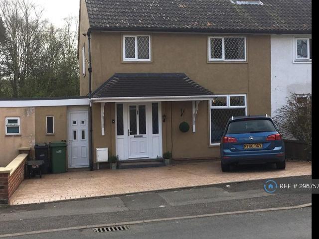 Gibbons Hill Road, Dudley, DY3 3 bed semi detached house to rent £1,300 pcm £300 pw