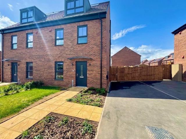 Gibbs Avenue, Nottingham, NG8 4 bed semi detached house to rent £1,900 pcm £438 pw