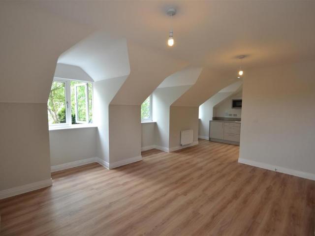 Gibbs Couch, Watford 1 bed flat to rent £1,395 pcm £322 pw