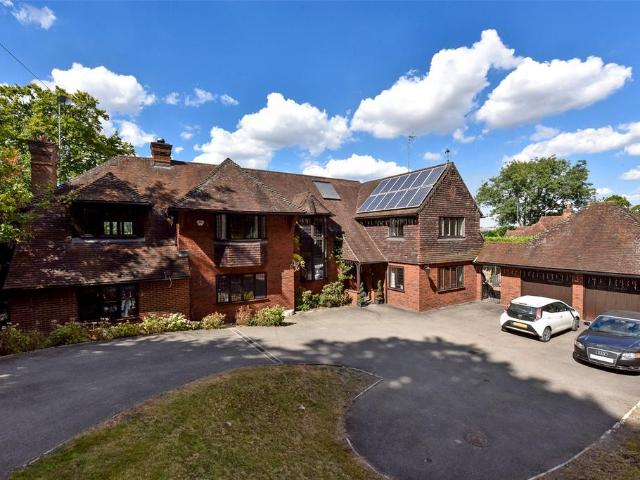 Gibraltar Lane, Cookham, Maidenhead. 5 bed detached house to rent £10,833 pcm £2,500 pw