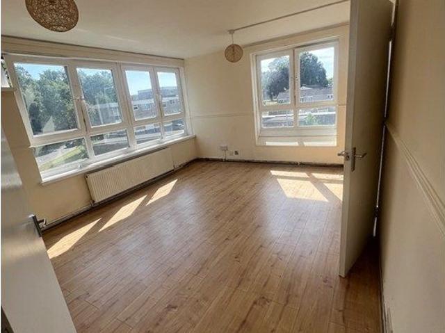 Gibralter House, Great Warley, Brentwood CM13, 2 bed flat to rent, £1,300 pcm | PrimeLocation