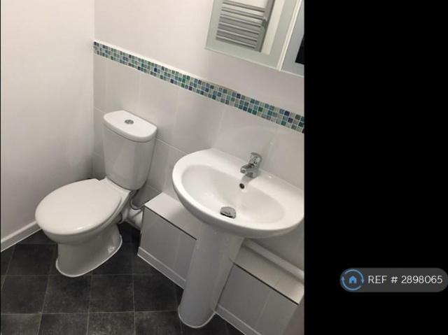 Gibson Close, Stafford, ST16 1 bed in a house share to rent £675 pcm £156 pw