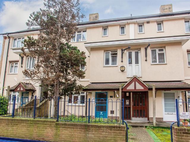 Gibson Close, Stepney Green E1, 3 bed flat to rent, £3,000 pcm | PrimeLocation