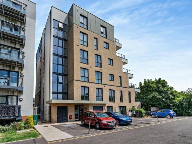 Gibson Point, Southall UB2, 3 bed flat to rent, £2,500 pcm | PrimeLocation