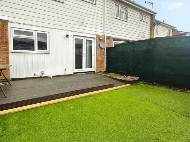 Gideons Way, Stanford Le Hope, SS17 3 bed terraced house to rent £1,850 pcm £427 pw