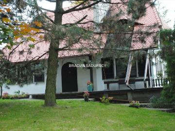 Urokliwy dworek 260 m2 z dużą działką w Gierczycach