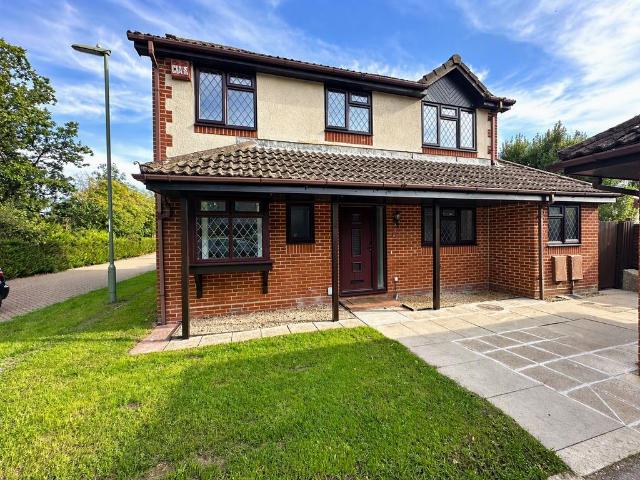 Gifford Close, Fareham PO15 5 bed detached house to rent £2,550 pcm £588 pw