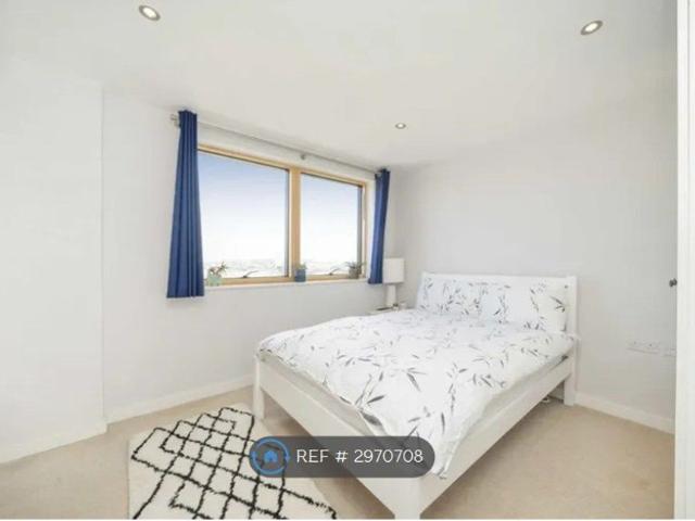 Gifford Road, London NW10, 2 bed flat to rent, £2,300 pcm | PrimeLocation