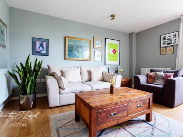 Gifford Street, London 2 bed apartment to rent £2,800 pcm £646 pw