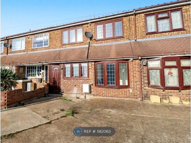 Giffordside, Chadwell St Mary's RM16, 3 bed terraced house to rent, £1,850 pcm | PrimeLocation