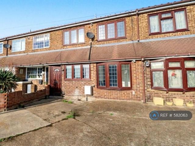 Giffordside, Chadwell St Mary's, RM16 3 bed terraced house to rent £1,850 pcm £427 pw