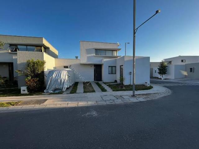 Gigante casa esquina 3d+3b+2estacionamientos+1 bod